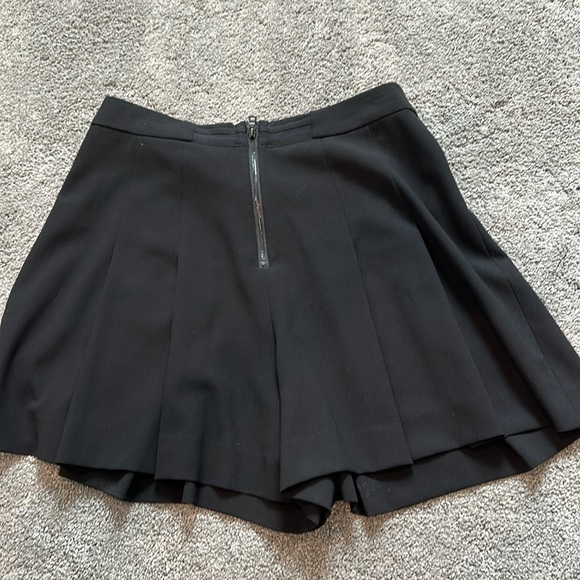 Alice + Olivia Mini Pleated shorts - Picture 8 of 8
